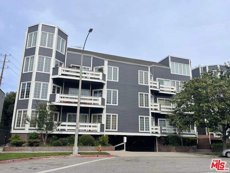 1840 Veteran Avenue 106