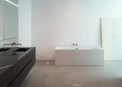 838 N Kings Road 201 photo 2