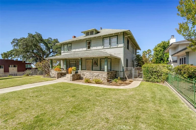425 N Canyon photo 2