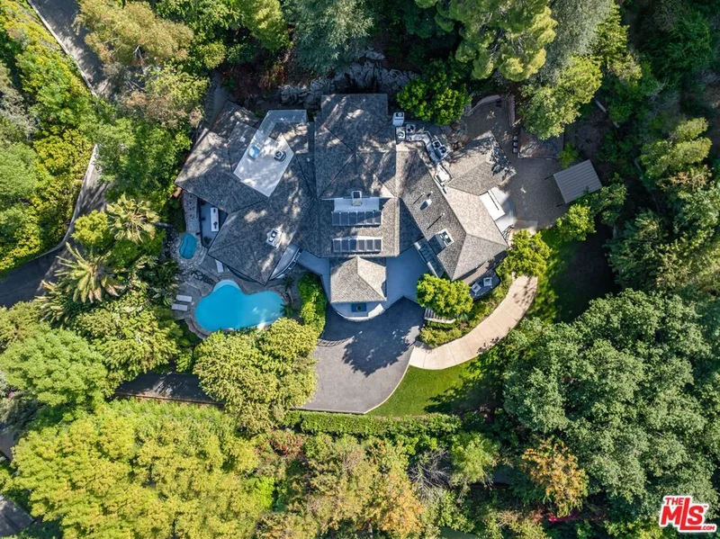 Photo 2 of 4626 Encino Avenue