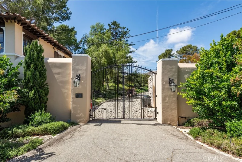 1 Peppertree Drive photo 2