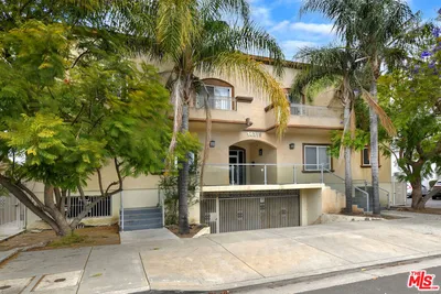 14315 Magnolia Boulevard 101 photo 2