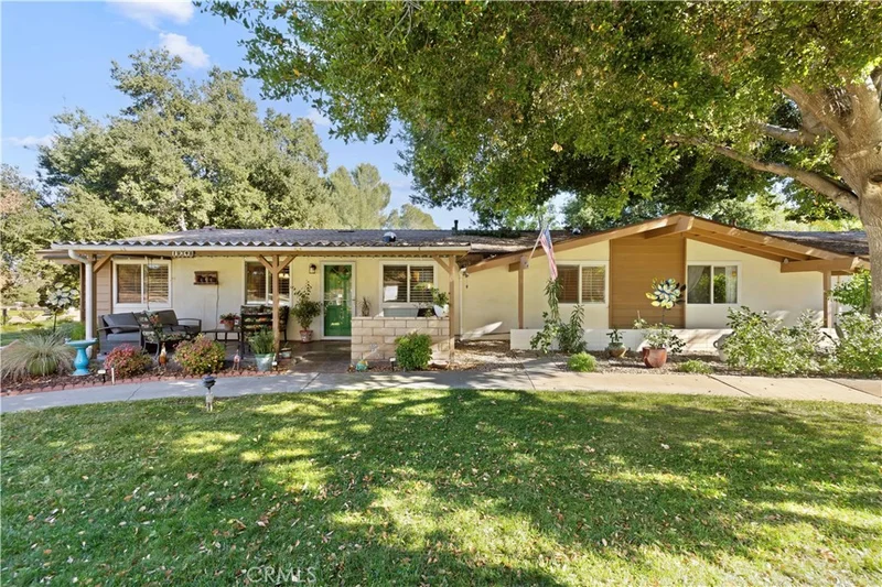 Photo 2 of 19348 Avenue Of The Oaks