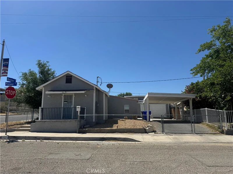 Photo 2 of 408 Pioneer Street