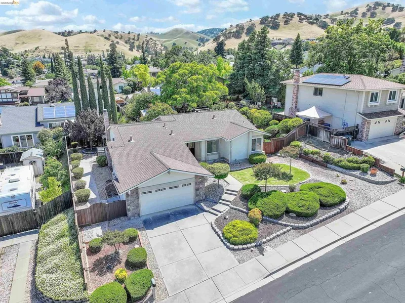 2411 Los Prados Way photo 2