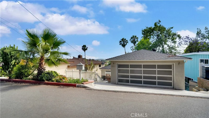 Photo 2 of 407 Alta Vista Avenue
