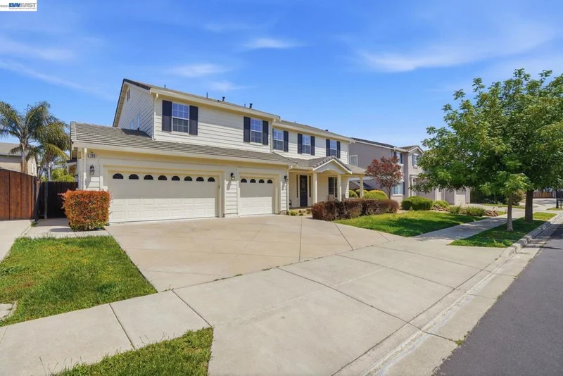 705 Iris Ct