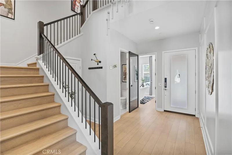 598 Alder Way photo 2