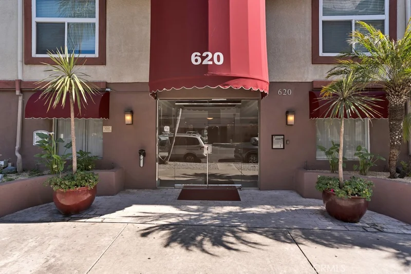 620 S Gramercy 338 photo 2