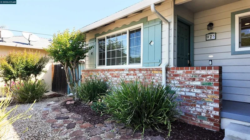 Photo 2 of 926 Sassel Avenue