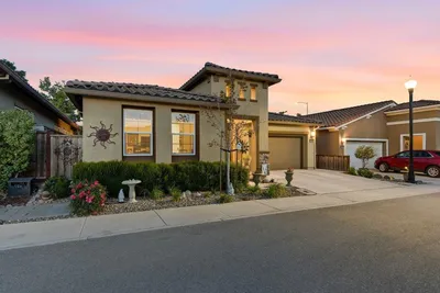 2041 Santoro Way photo 2