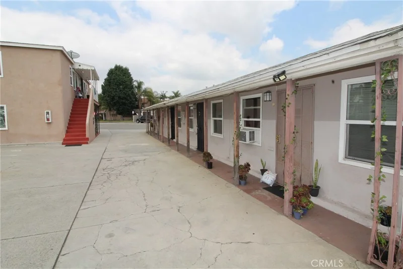 4986 Southern Avenue E photo 2