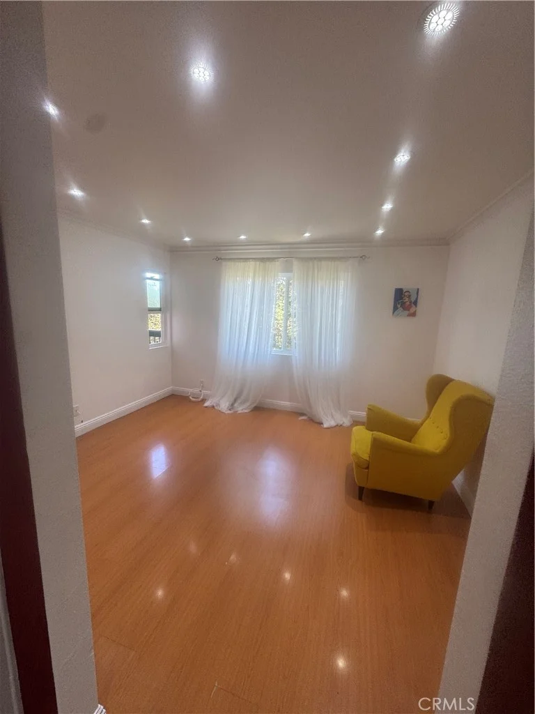 2940 N Verdugo unit 206 photo 2