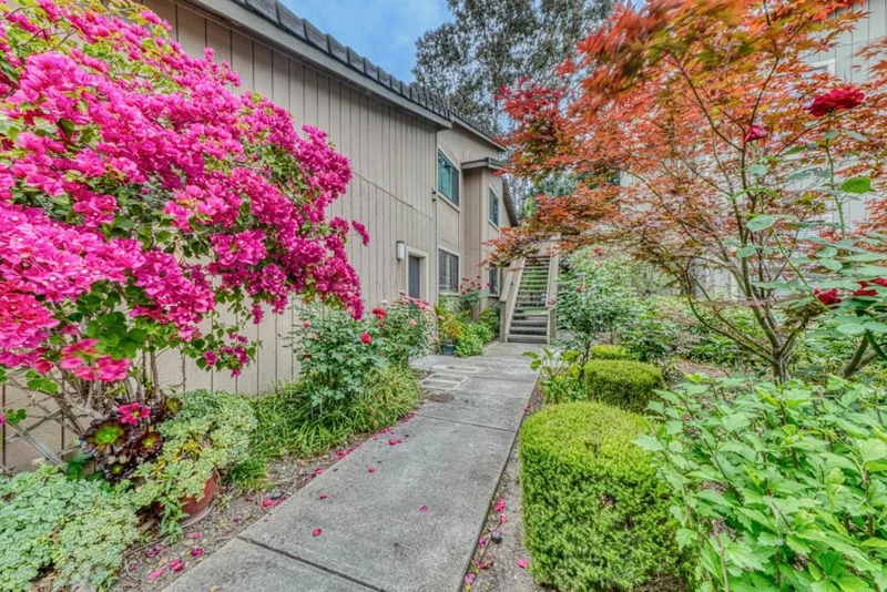 Photo 2 of 195 Del Monte Lane