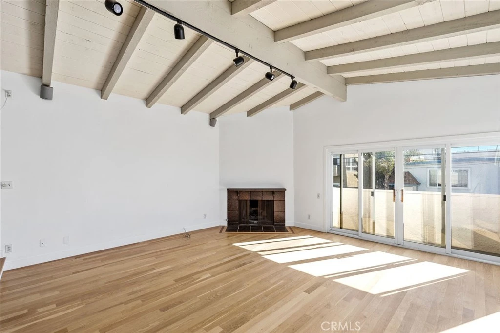 Interior 4