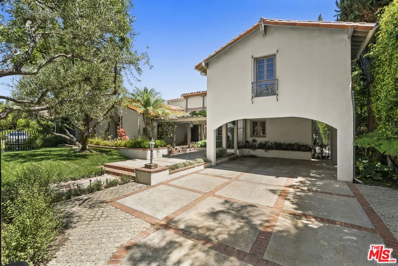 512 N Palm Drive photo 2