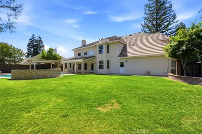 5036 Lakewood photo 2