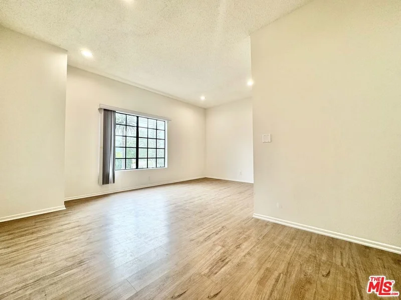 12235 Magnolia 306 photo 2