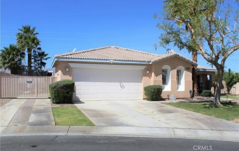 81258 Avenida Esmeralda photo 2