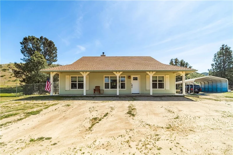 Photo 2 of 46472 Kings Canyon Rd