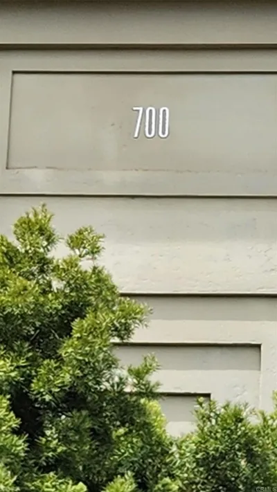 700 W E Street 2805 photo 2