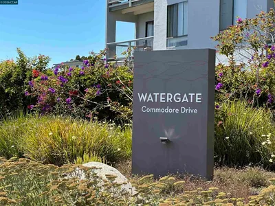 8 Commodore Drive C460 photo 2