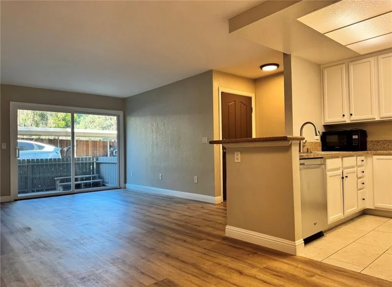 Photo 2 of 432 Edgehill 95