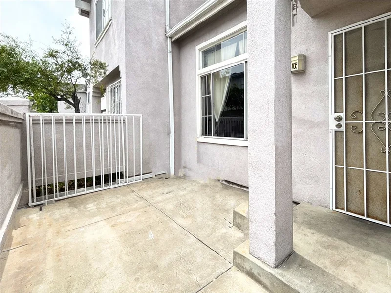 Photo 2 of 820 W Compton 16