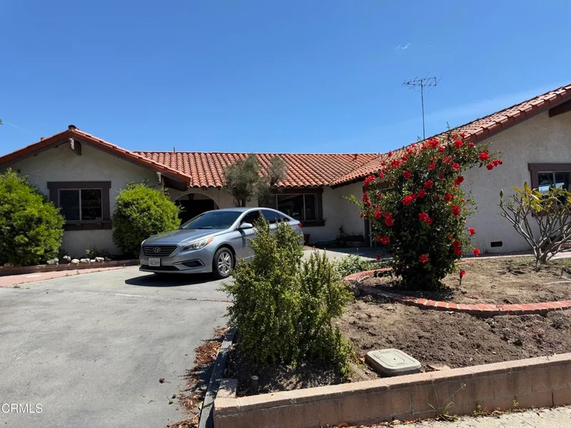 557 Munger Drive, Santa Paula, CA 93060