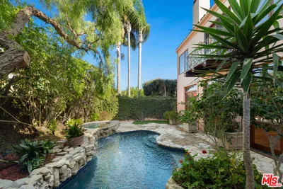 23351 Malibu Colony Road 108a photo 2