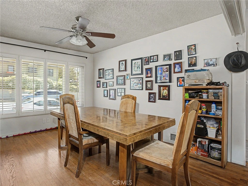 Interior 4