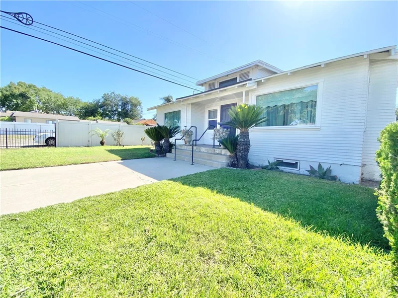 Photo 2 of 412 E Grand Boulevard