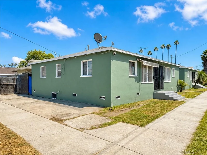 902 Island, Wilmington, CA 90744