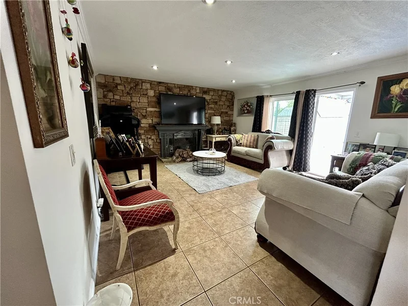 3062 W Teranimar photo 2
