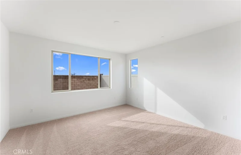 1568 Knott Court photo 2