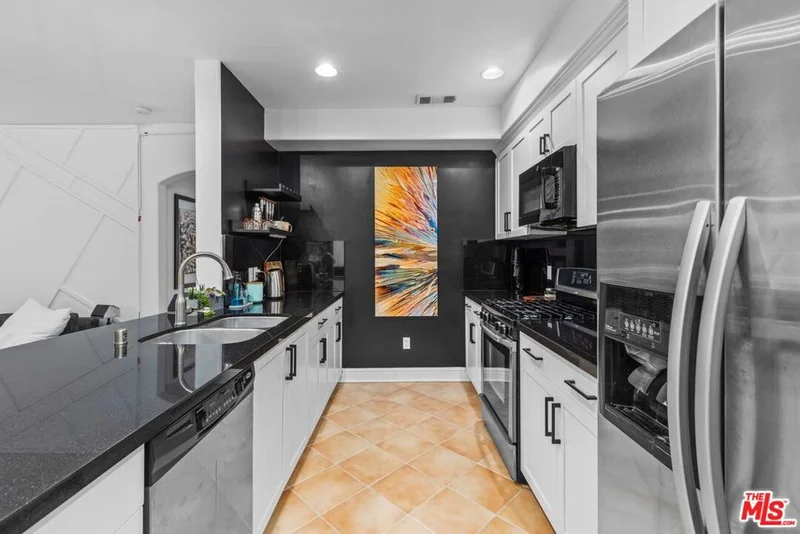 5037 Rosewood Avenue 101 photo 2
