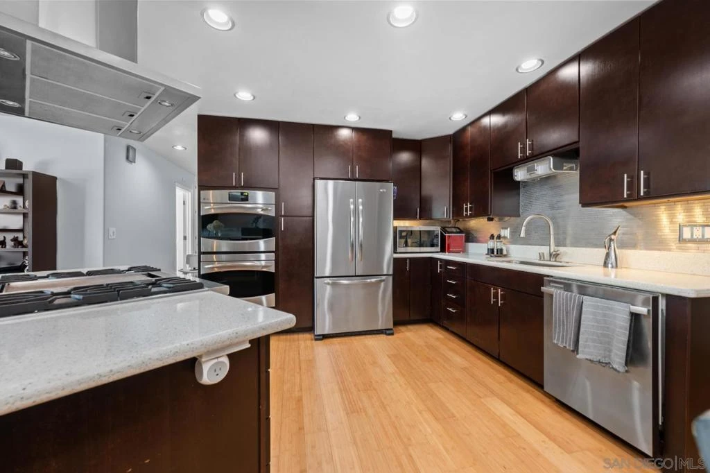 Interior 4
