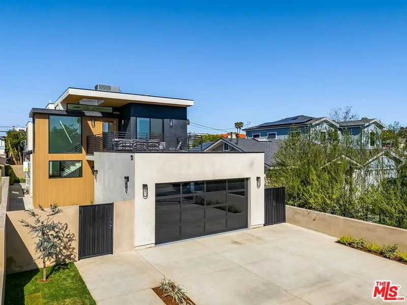 4266 Grand View Boulevard, Los Angeles, CA 90066