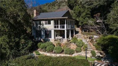 2305 Sugarloaf Drive photo 2