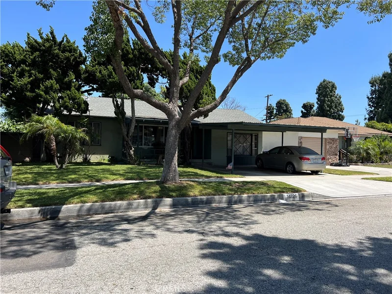 Photo 2 of 14826 Dalwood Avenue
