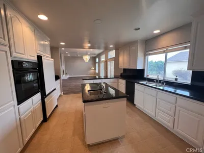 8715 Dufferin photo 2