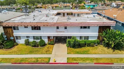 2535 W Imperial 5 photo 2