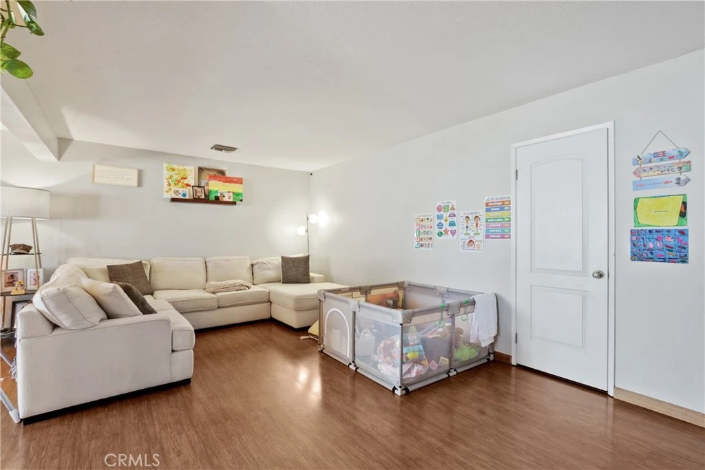 Interior 4