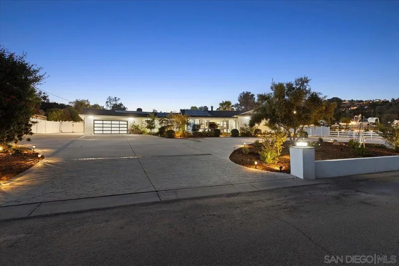 14272 Jerome Drive photo 2