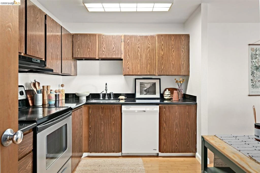 Photo 13 of 555 Pierce St 422