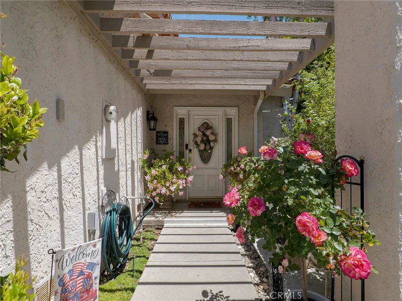 796 N Valley photo 2