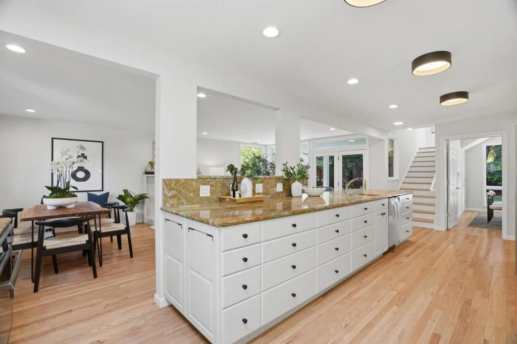 Interior 4