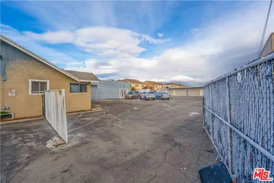 17606 Arrow Boulevard photo 2