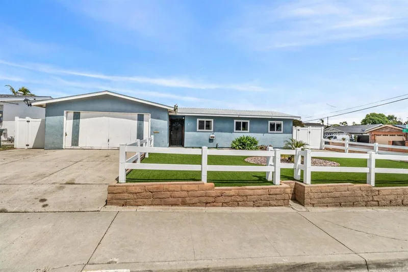 901 Saint George Ct, Spring Valley, CA 91977