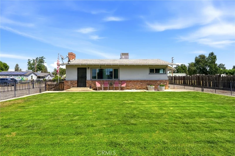 4007 W Myrtle Avenue, Visalia, CA 93277
